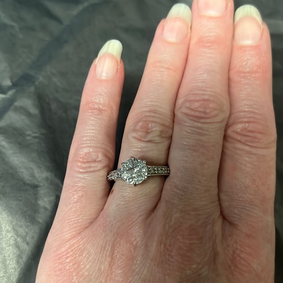 Jewelry - Silver fake diamond ring